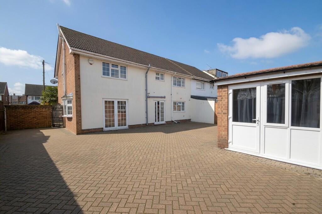 4 bed House Share for rent in Stanwell. From S J Smith Estate Agents - Ashford 4 bed House Share for rent in Stanwell. From S J Smith Estate Agents - Ashford