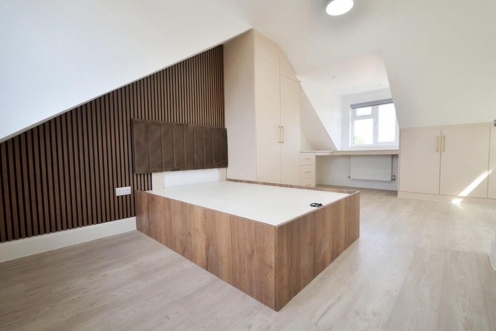 2 bed 1st Floor Flat for rent in Feltham. From S J Smith Estate Agents - Ashford
