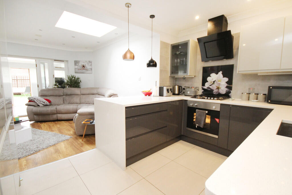 4 bed Mid Terraced House for rent in Bishopsgate. From S J Smith Estate Agents - Ashford