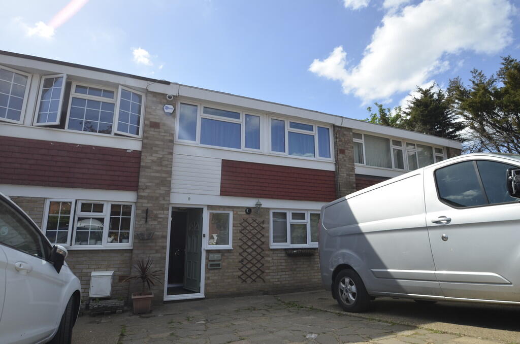 3 bed Mid Terraced House for rent in Staines-upon-Thames. From S J Smith Estate Agents - Ashford