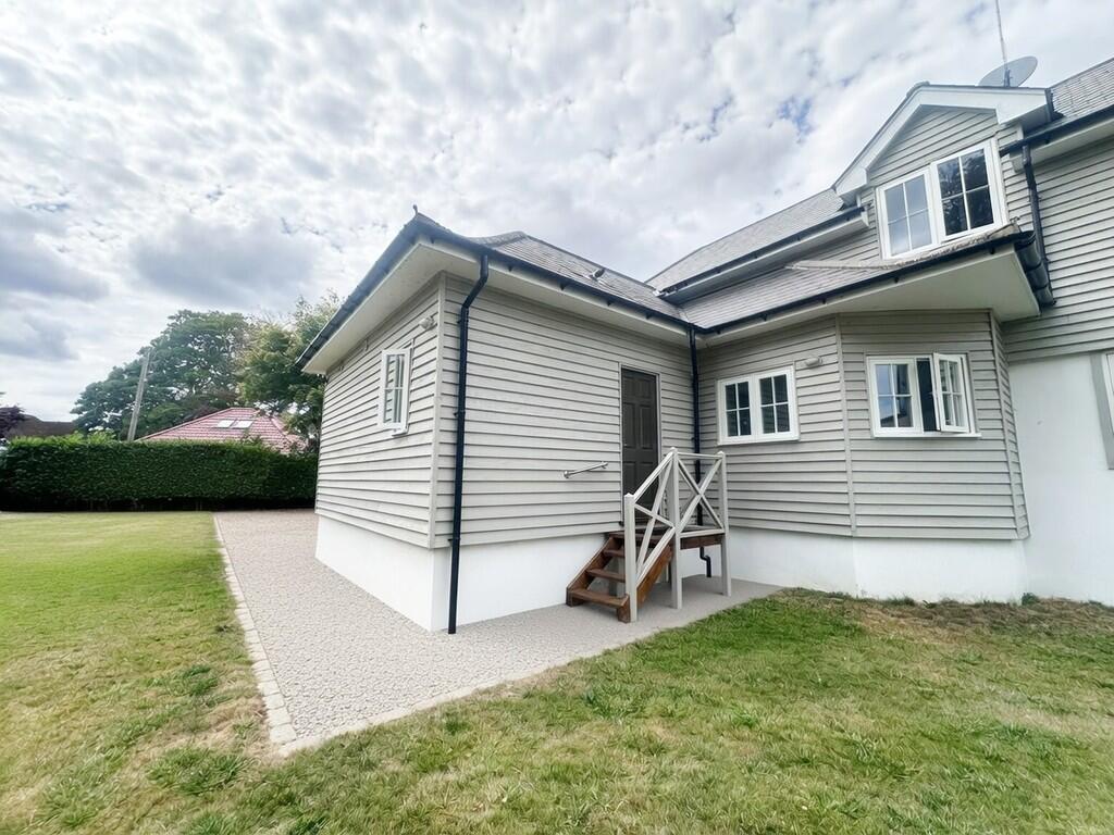 4 bed Studio for rent in Staines-upon-Thames. From S J Smith Estate Agents - Ashford