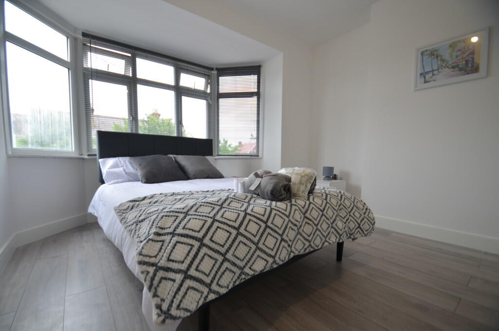 4 bed House Share for rent in Sunbury. From S J Smith Estate Agents - Ashford 4 bed House Share for rent in Sunbury. From S J Smith Estate Agents - Ashford