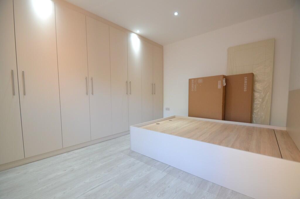 1 bed House (unspecified) for rent in Stanwell. From S J Smith Estate Agents - Ashford 1 bed House (unspecified) for rent in Stanwell. From S J Smith Estate Agents - Ashford