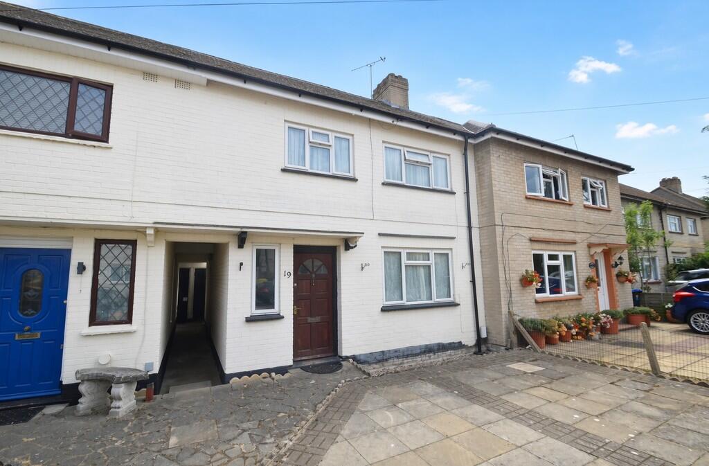 5 bed Mid Terraced House for rent in Bishopsgate. From S J Smith Estate Agents - Ashford