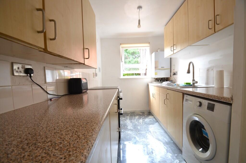 2 bed House (unspecified) for rent in Feltham. From S J Smith Estate Agents - Ashford 2 bed House (unspecified) for rent in Feltham. From S J Smith Estate Agents - Ashford