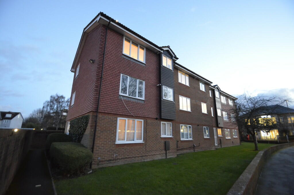 1 bed Apartment for rent in Staines-upon-Thames. From S J Smith Estate Agents - Ashford