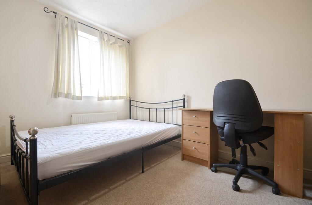 1 bed House Share for rent in Egham. From S J Smith Estate Agents - Ashford