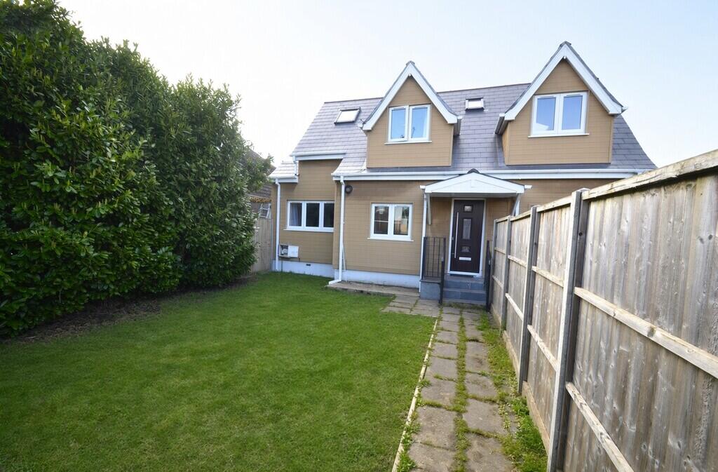 2 bed End of Terrace for rent in Staines-upon-Thames. From S J Smith Estate Agents - Ashford