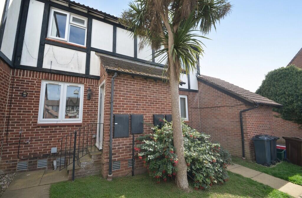 2 bed Mid Terraced House for rent in Feltham. From S J Smith Estate Agents - Ashford 2 bed Mid Terraced House for rent in Feltham. From S J Smith Estate Agents - Ashford