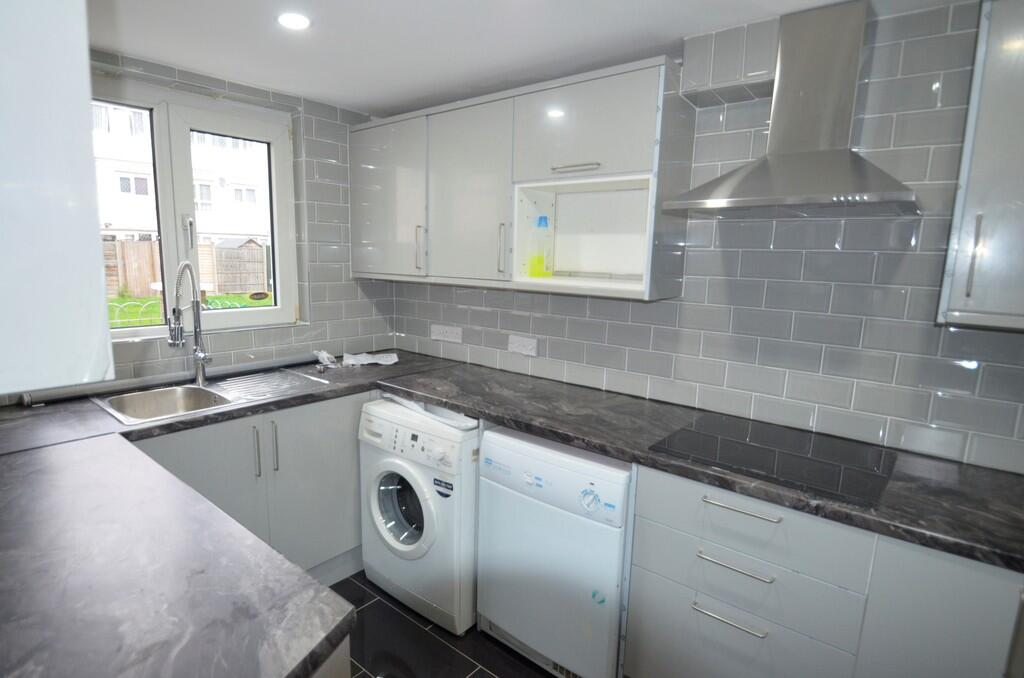 4 bed Apartment for rent in Feltham. From S J Smith Estate Agents - Ashford 4 bed Apartment for rent in Feltham. From S J Smith Estate Agents - Ashford