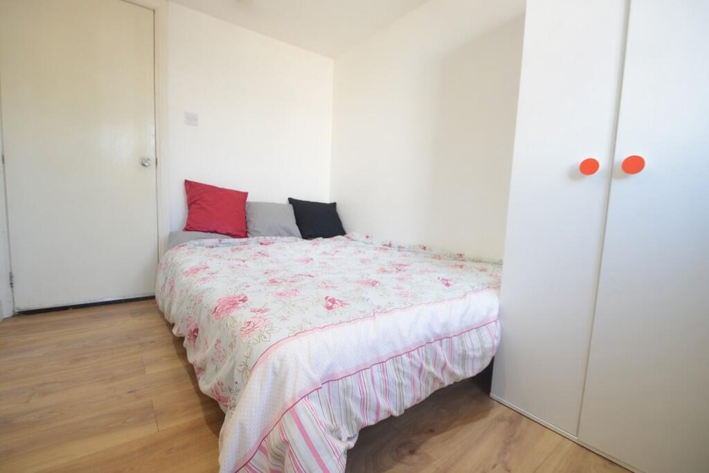 1 bed Apartment for rent in Feltham. From S J Smith Estate Agents - Ashford
