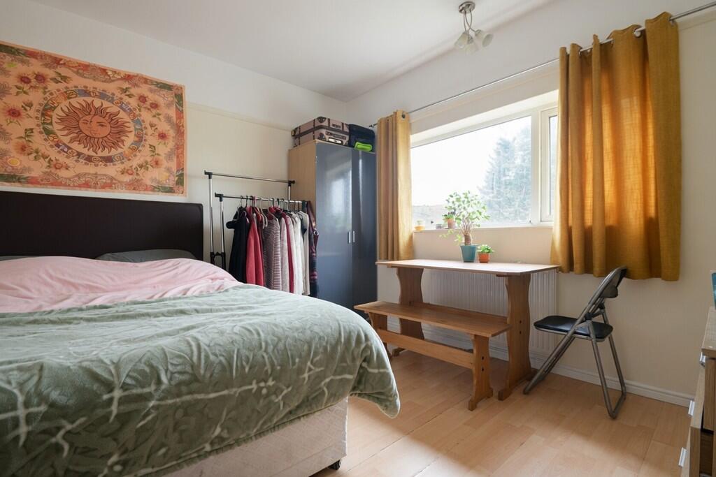 0 bed House Share for rent in Bishopsgate. From S J Smith Estate Agents - Ashford