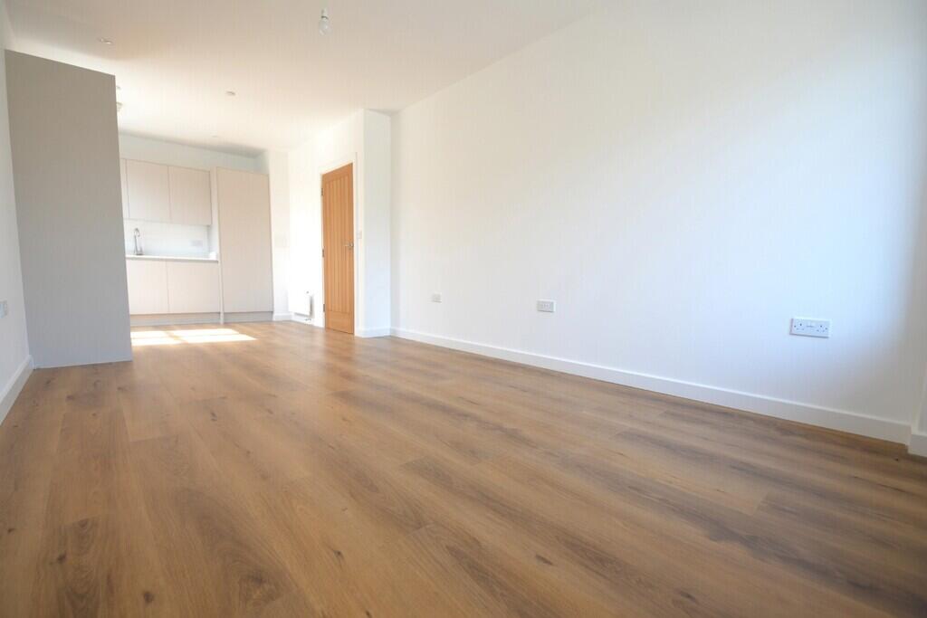1 bed 1st Floor Flat for rent in Staines-upon-Thames. From S J Smith Estate Agents - Ashford
