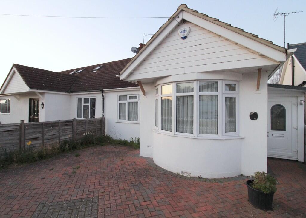 3 bed Detached bungalow for rent in Ashford. From S J Smith Estate Agents - Ashford 3 bed Detached bungalow for rent in Ashford. From S J Smith Estate Agents - Ashford