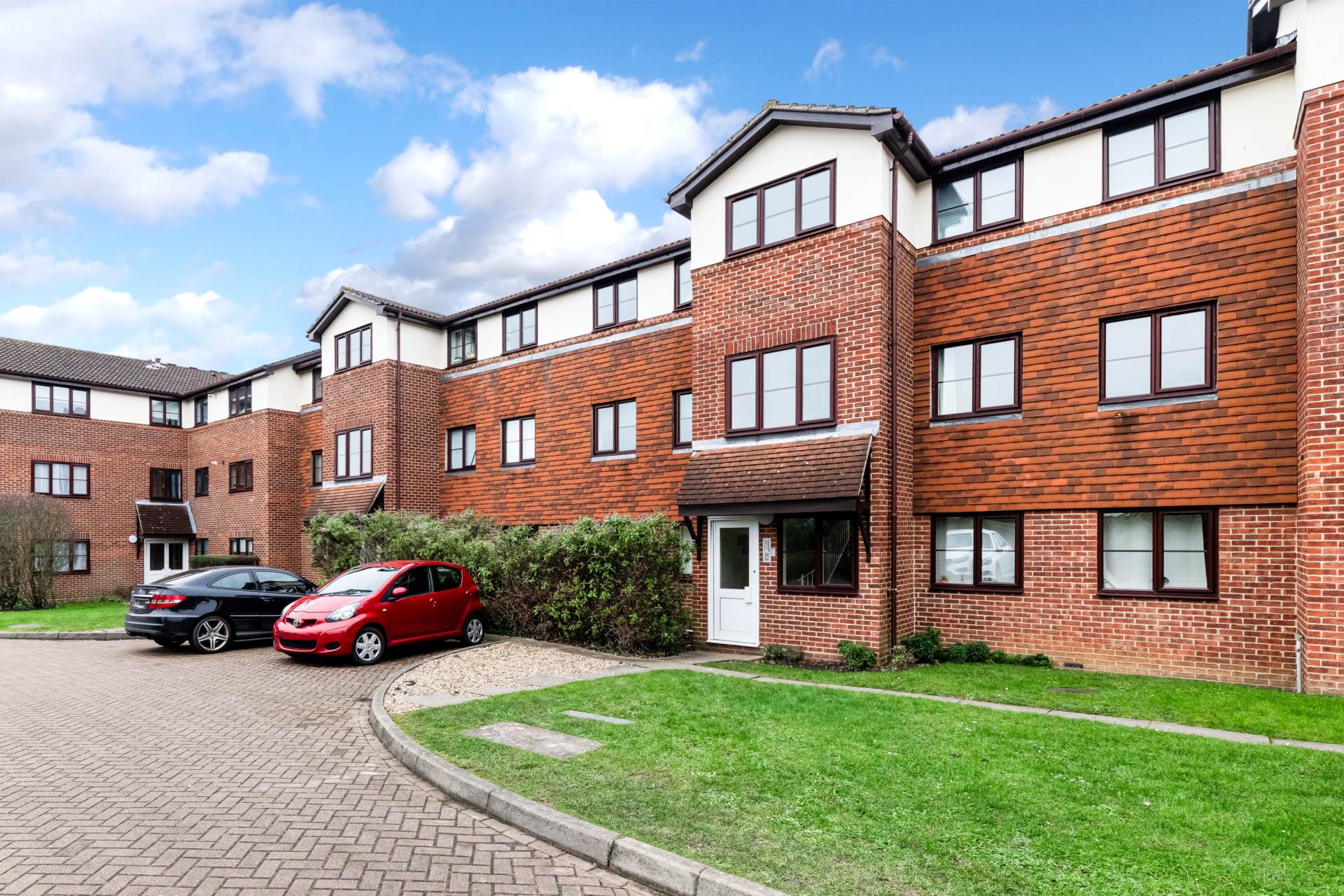 1 bed 1st Floor Flat for rent in Epsom. From The Personal Agent - Epsom