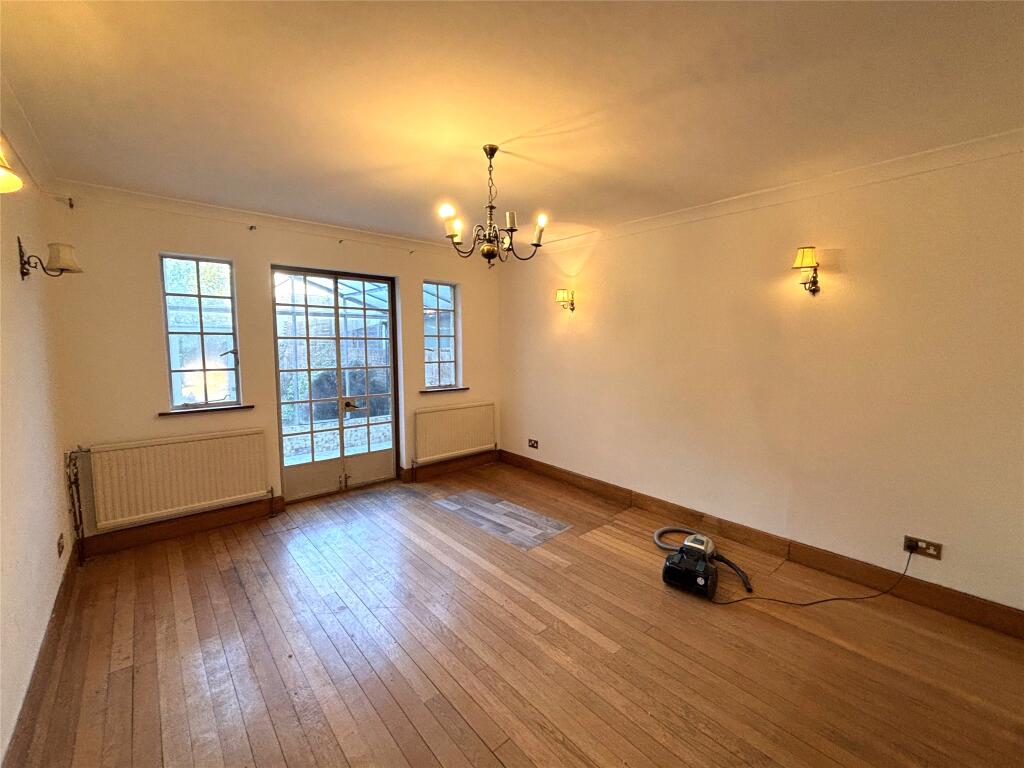 5 bed Detached for rent in Mitcham. From Andrews Letting and Management - Morden