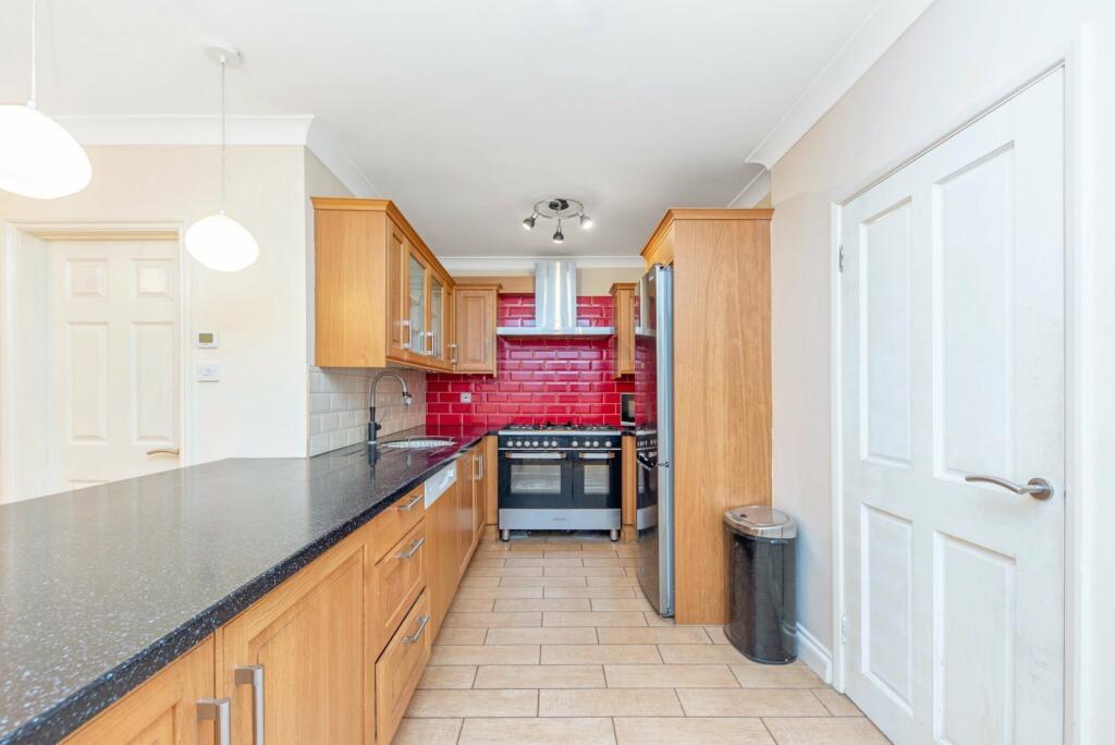 3 bed Mid Terraced House for rent in Merton. From Goodfellows Lettings