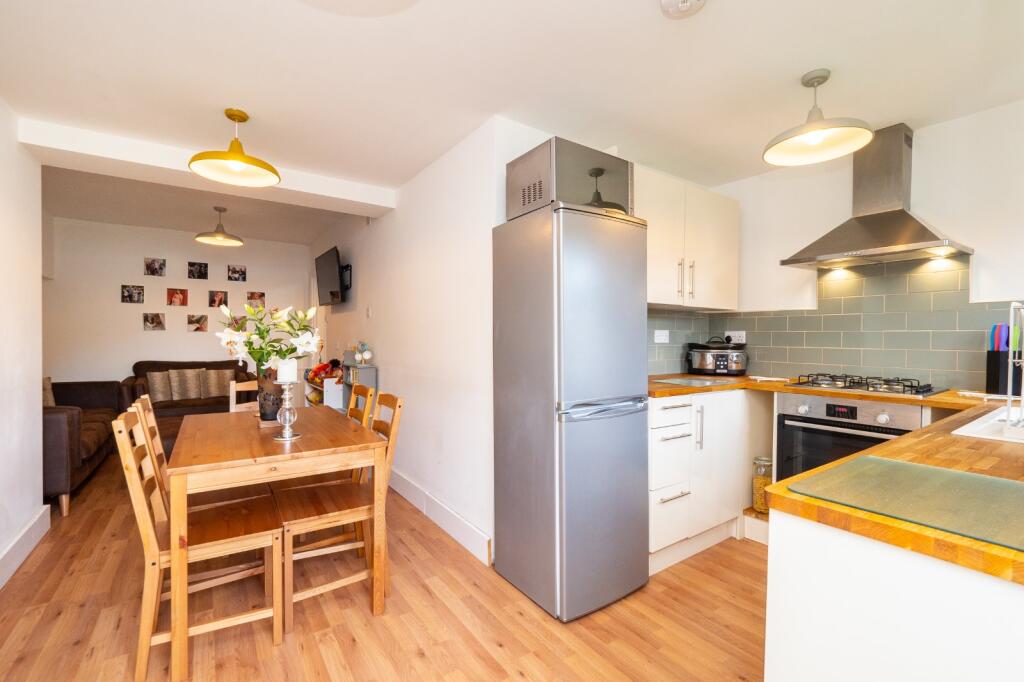 4 bed End of Terrace for rent in Carshalton. From Goodfellows Lettings 4 bed End of Terrace for rent in Carshalton. From Goodfellows Lettings