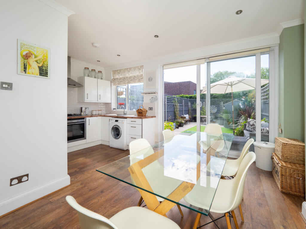 4 bed Semi Detached for rent in Mitcham. From Goodfellows Lettings 4 bed Semi Detached for rent in Mitcham. From Goodfellows Lettings