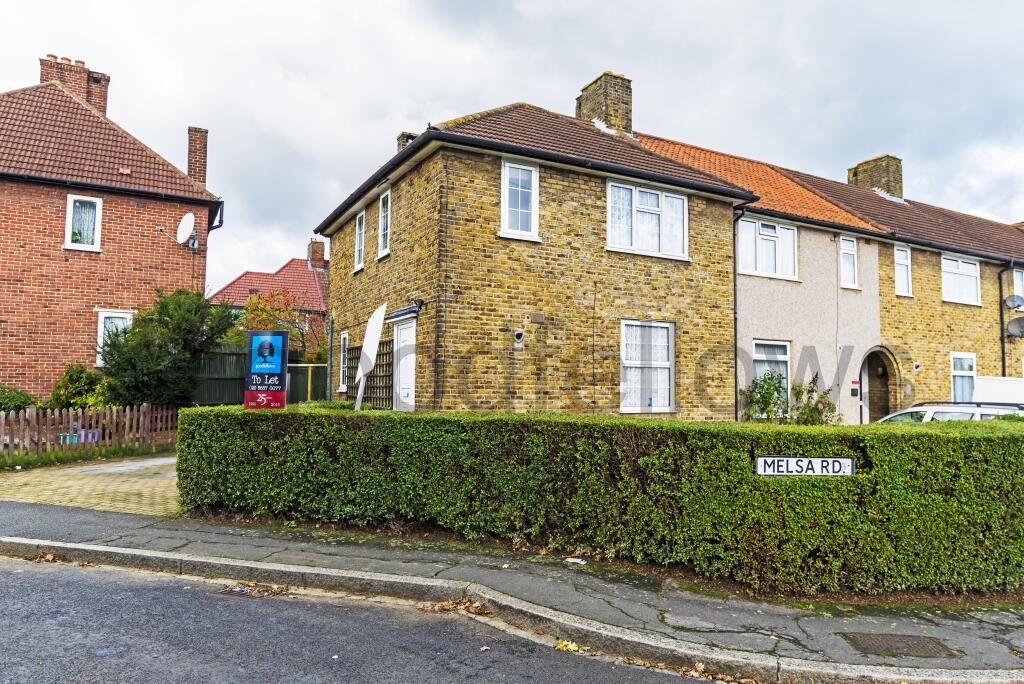3 bed Detached for rent in Mitcham. From Goodfellows Lettings 3 bed Detached for rent in Mitcham. From Goodfellows Lettings