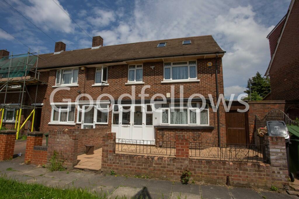 5 bed Detached House for rent in Mitcham. From Goodfellows Lettings