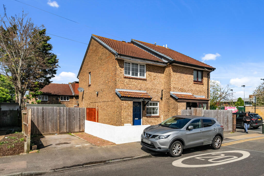 2 bed Semi-Detached House for rent in Mitcham. From Goodfellows Lettings