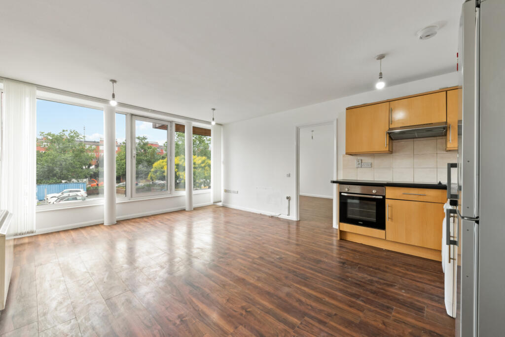 3 bed Apartment for rent in Mitcham. From Goodfellows - Mitcham