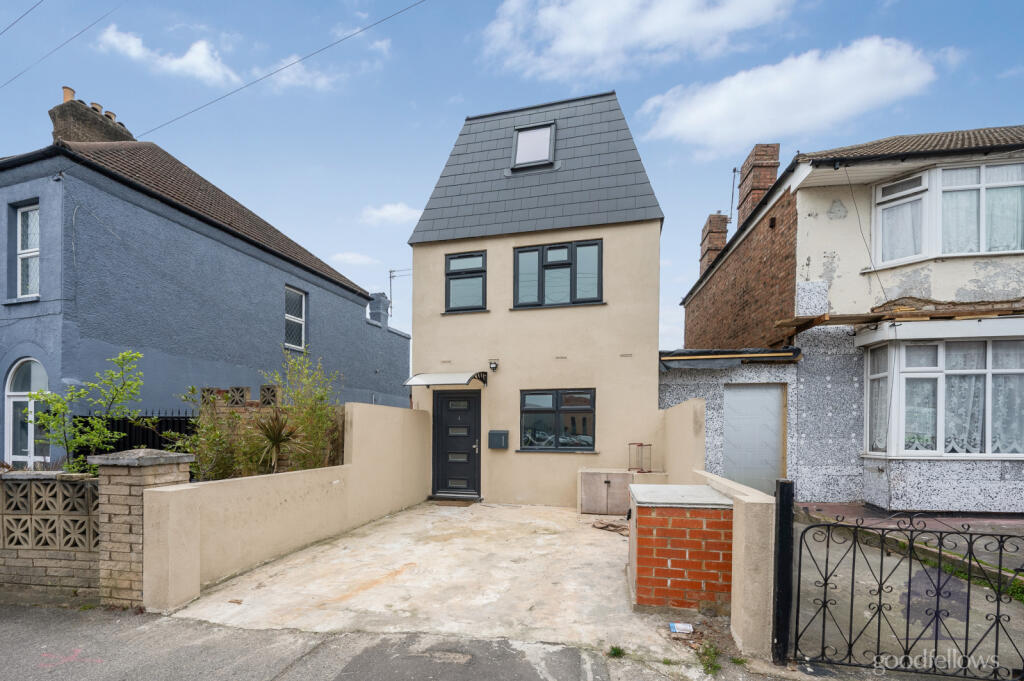 4 bed Detached for rent in Mitcham. From Goodfellows - Mitcham