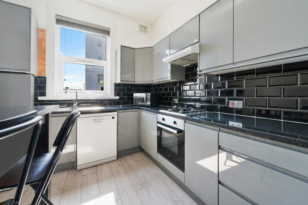 4 bed Apartment for rent in Merton. From Goodfellows - Mitcham