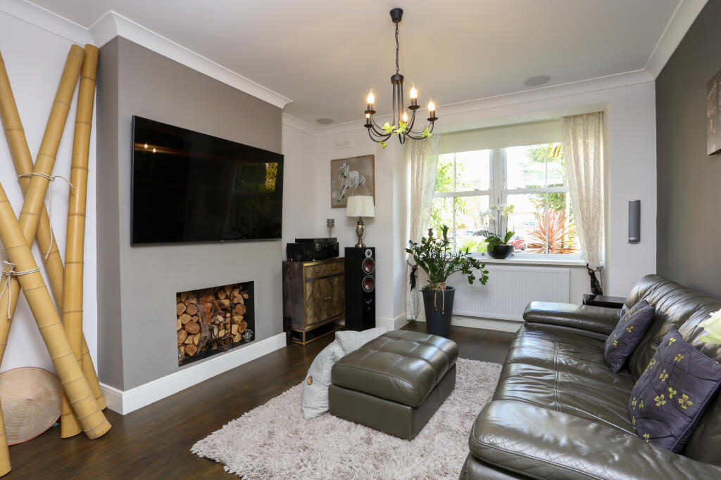 4 bed End of Terrace for rent in Mitcham. From Goodfellows - Mitcham