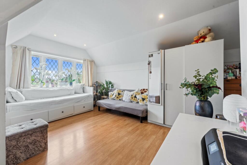 2 bed Apartment for rent in Mitcham. From Goodfellows - Mitcham