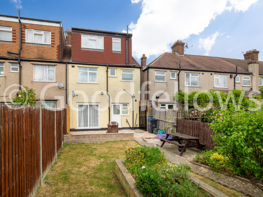 5 bed Detached for rent in Mitcham. From Goodfellows - Mitcham 5 bed Detached for rent in Mitcham. From Goodfellows - Mitcham