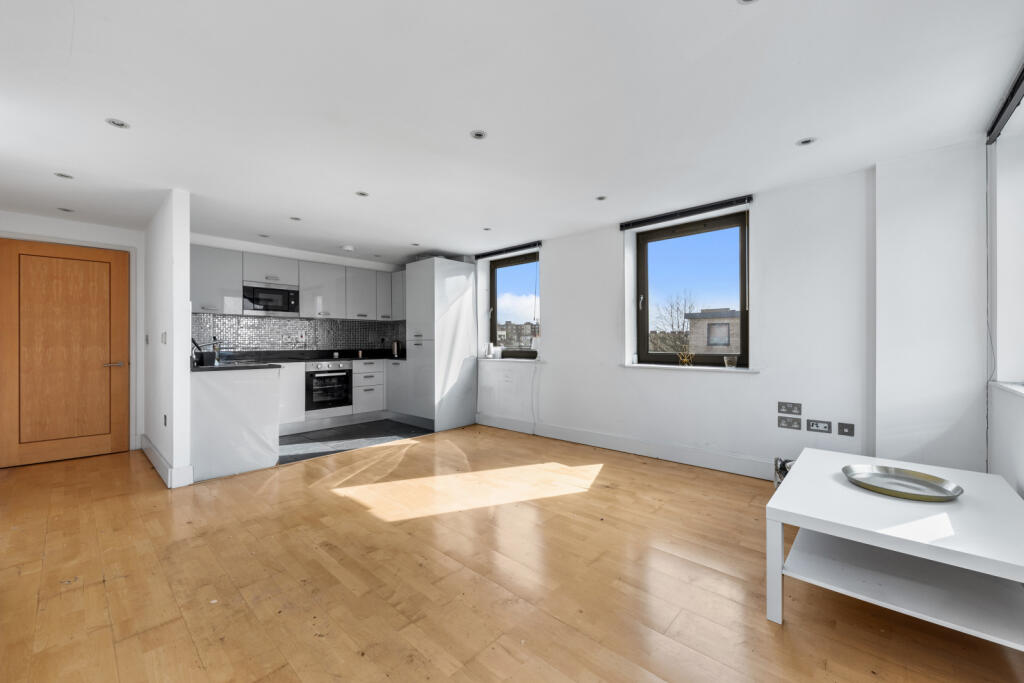 2 bed Apartment for rent in Streatham. From Goodfellows - Mitcham