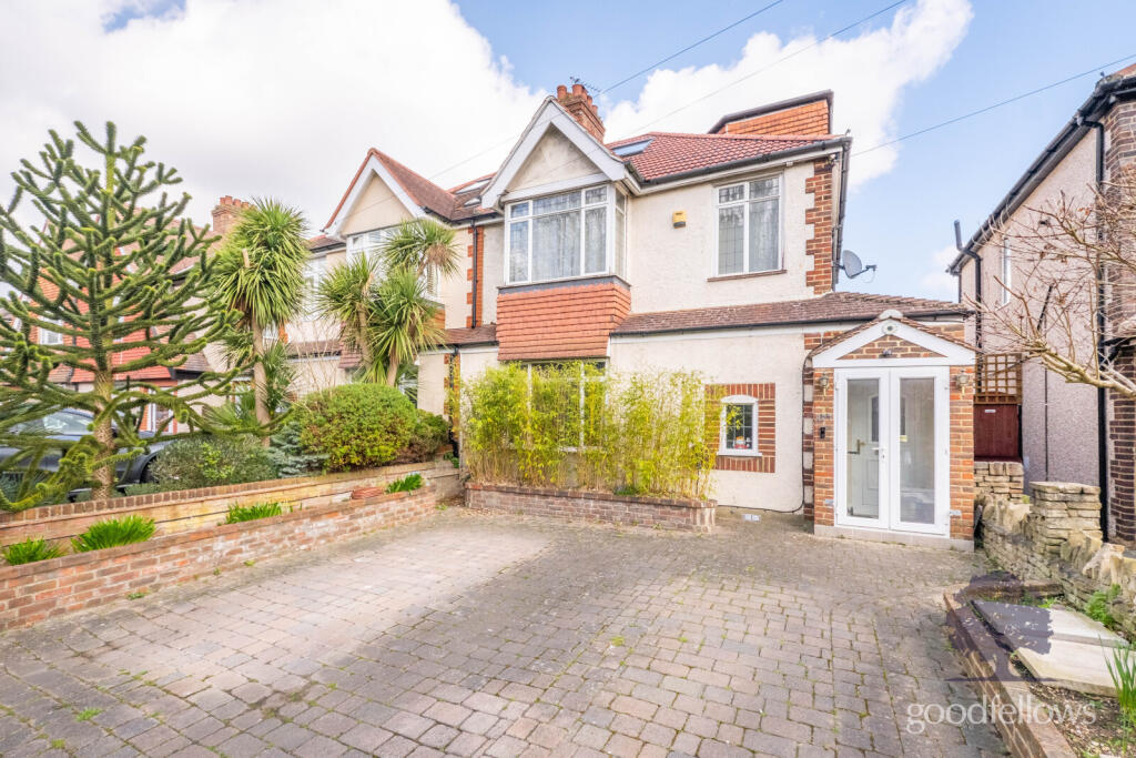 5 bed Detached for rent in Mitcham. From Goodfellows - Mitcham