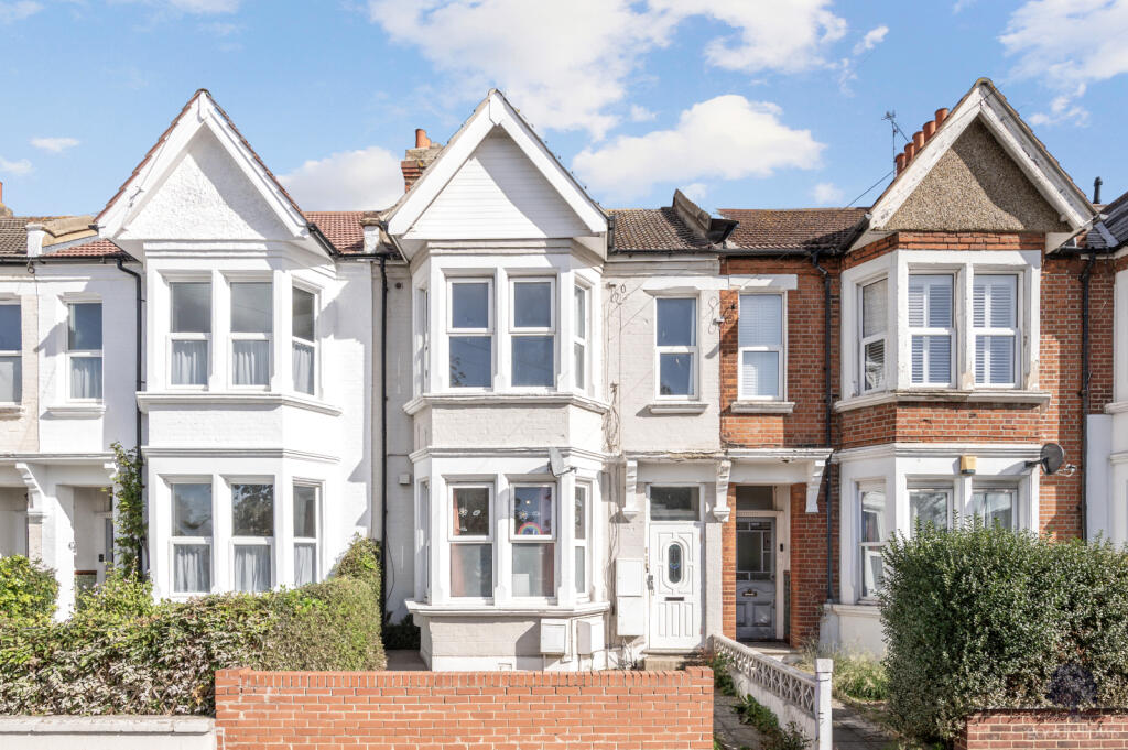 3 bed Apartment for rent in Mitcham. From Goodfellows - Mitcham 3 bed Apartment for rent in Mitcham. From Goodfellows - Mitcham
