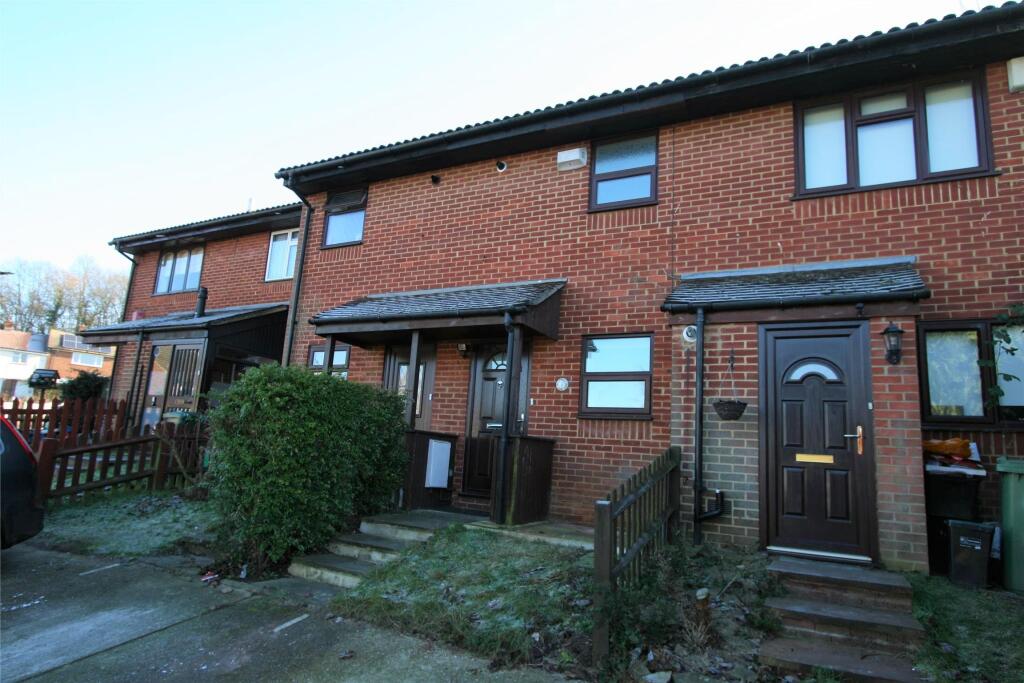 1 bed Mid Terraced House for rent in Ruxley. From Andrews Letting and Management - Orpington