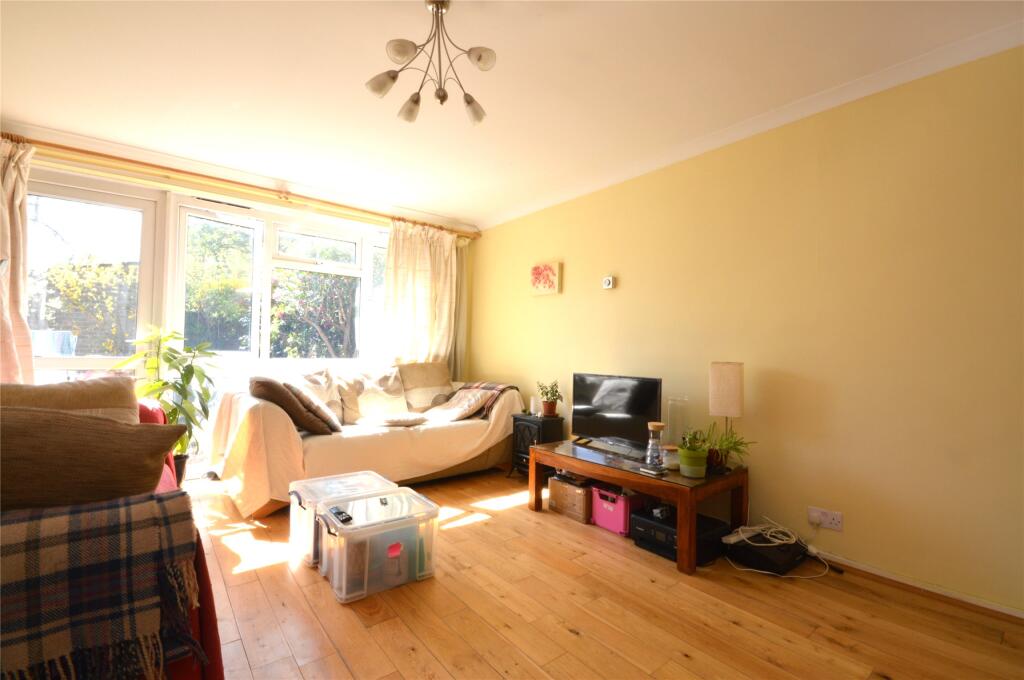 3 bed Mid Terraced House for rent in London. From Andrews Letting and Management - Southfields