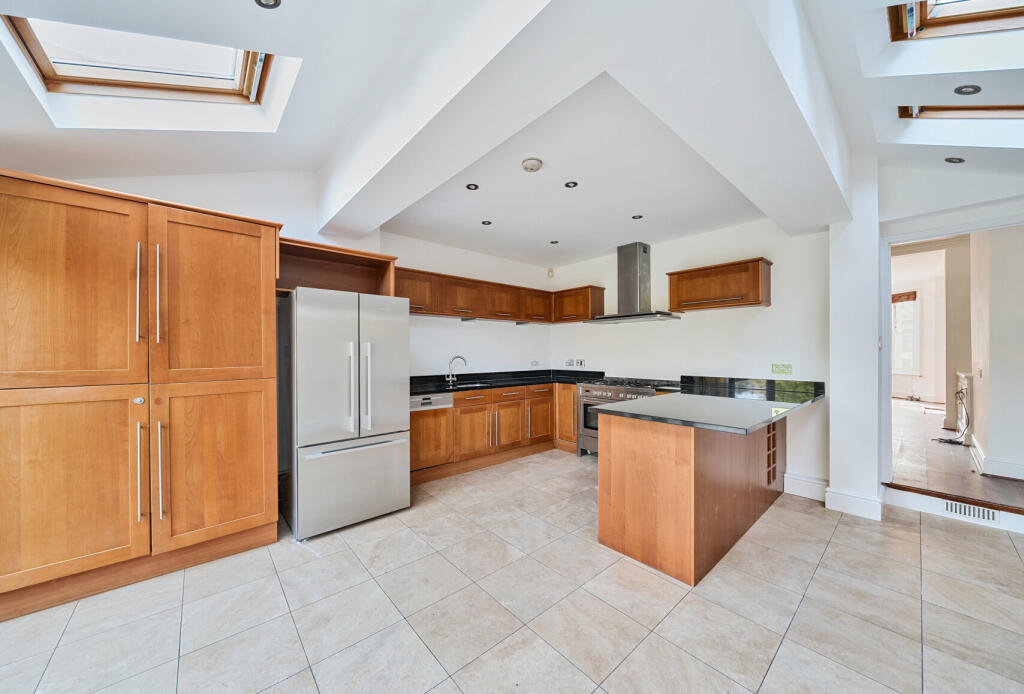 4 bed Mid Terraced House for rent in London. From Andrews Letting and Management - Southfields