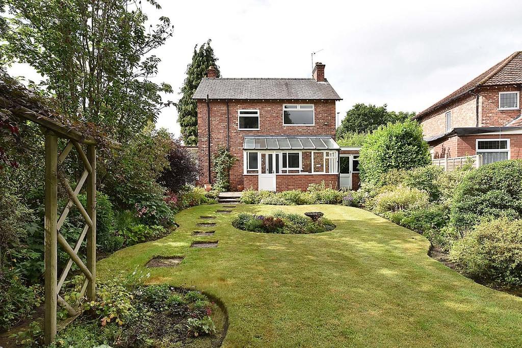 3 bed Detached House for rent in Wilmslow. From Stuart Rushton
