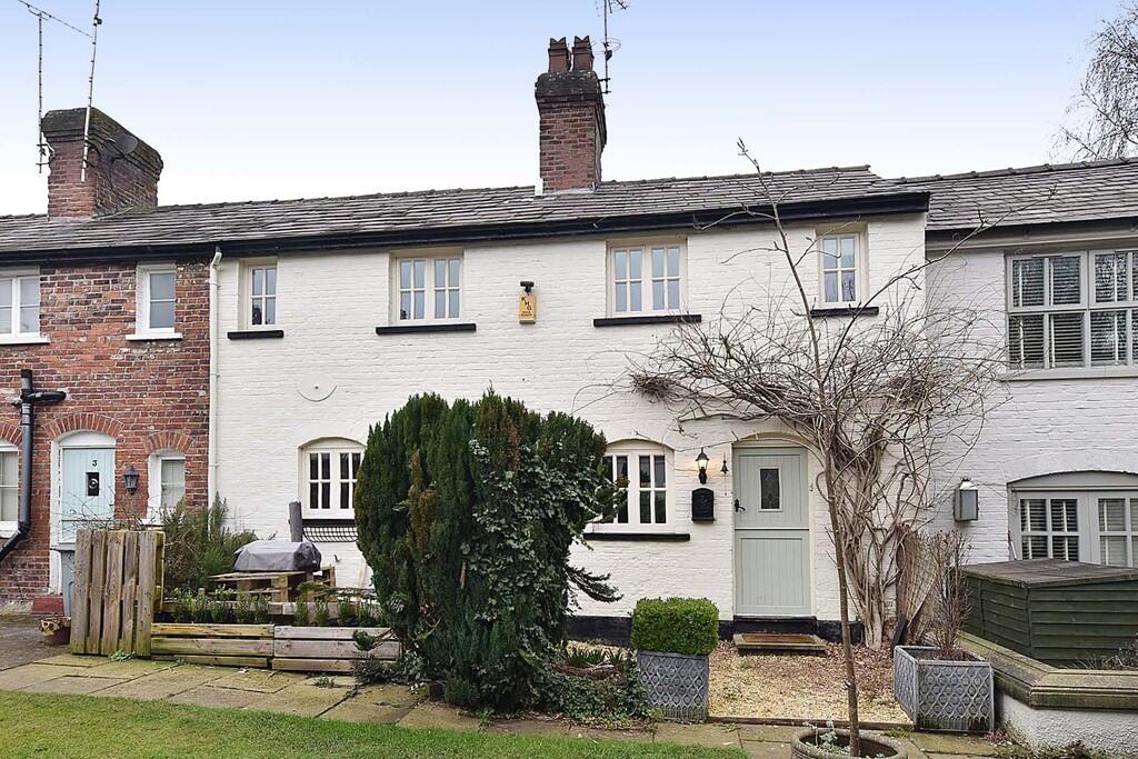 3 bed Mid Terraced House for rent in Knutsford. From Stuart Rushton