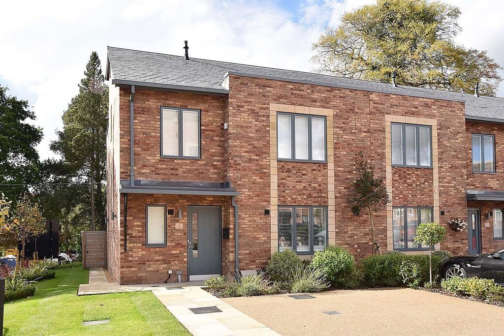 3 bed Town House for rent in Prestbury. From Stuart Rushton