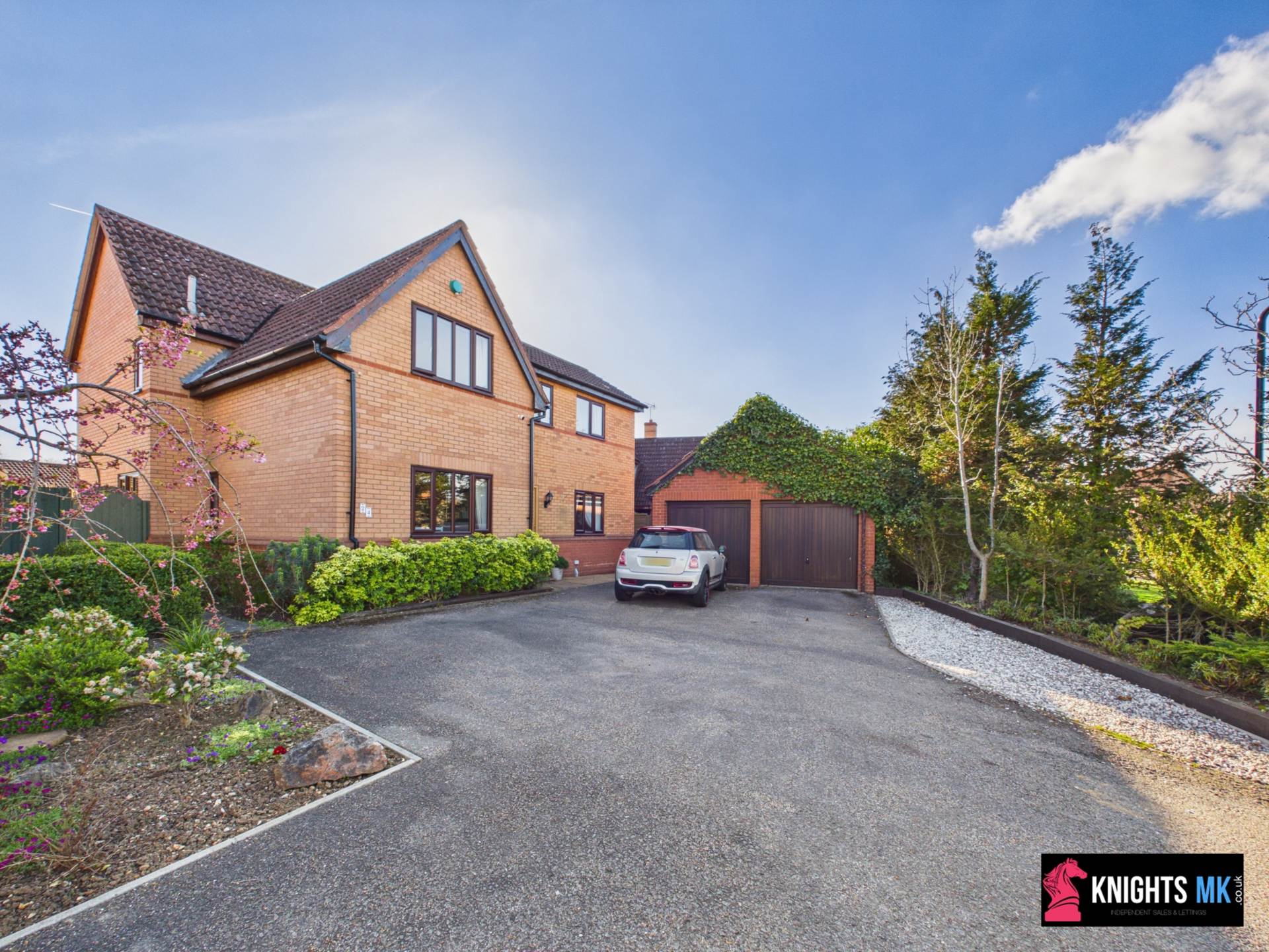 5 bed Detached for rent in Milton Keynes. From Knights Lettings & Property Sales - Milton Keynes