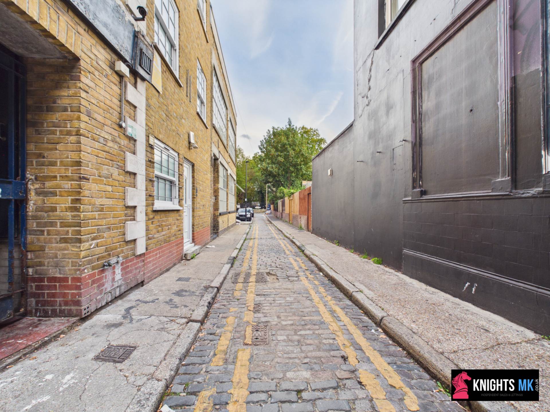 1 bed Studio for rent in London. From Knights Lettings & Property Sales - Milton Keynes