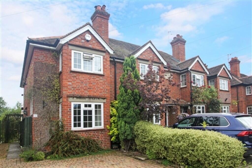2 bed Cottage for rent in Burchett's Green. From Waterman - Maidenhead