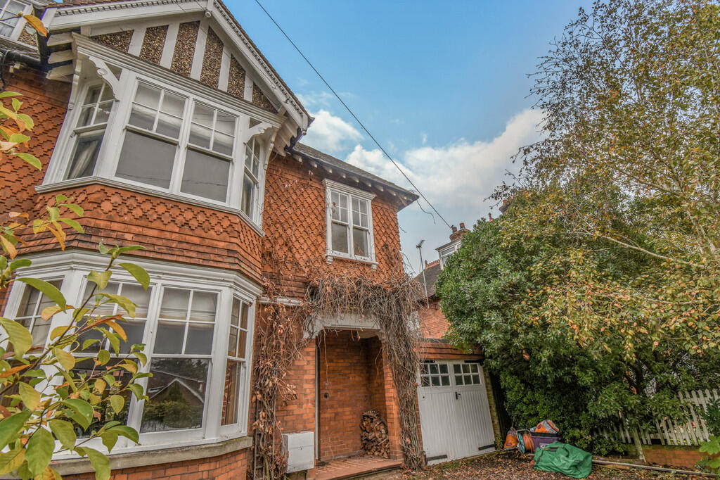 5 bed Semi Detached for rent in Maidenhead. From Waterman - Maidenhead 5 bed Semi Detached for rent in Maidenhead. From Waterman - Maidenhead