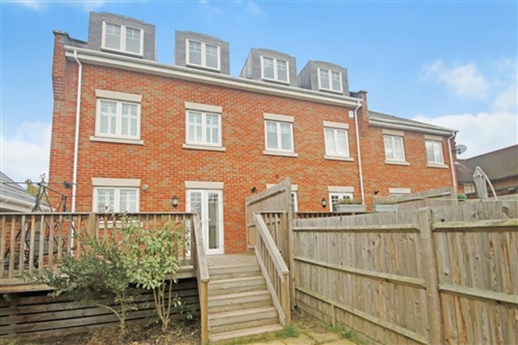 4 bed End of Terrace for rent in Maidenhead. From Waterman - Maidenhead
