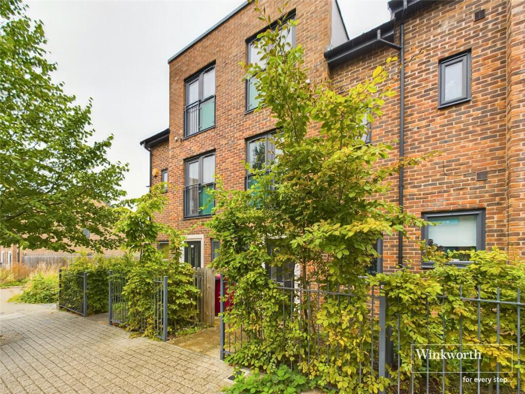 3 bed Town House for rent in Burghfield. From Winkworth - Reading