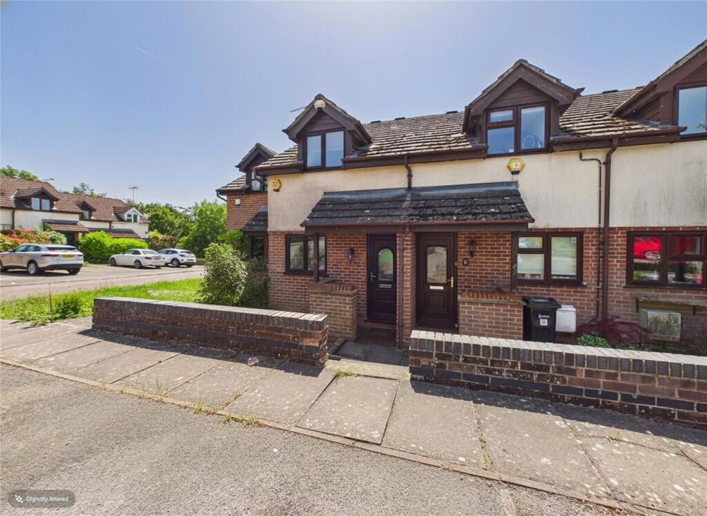 1 bed Mid Terraced House for rent in Shinfield. From Winkworth - Reading
