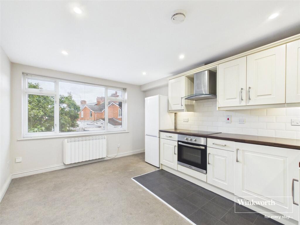2 bed Mid Terraced House for rent in Wokingham. From Winkworth - Reading