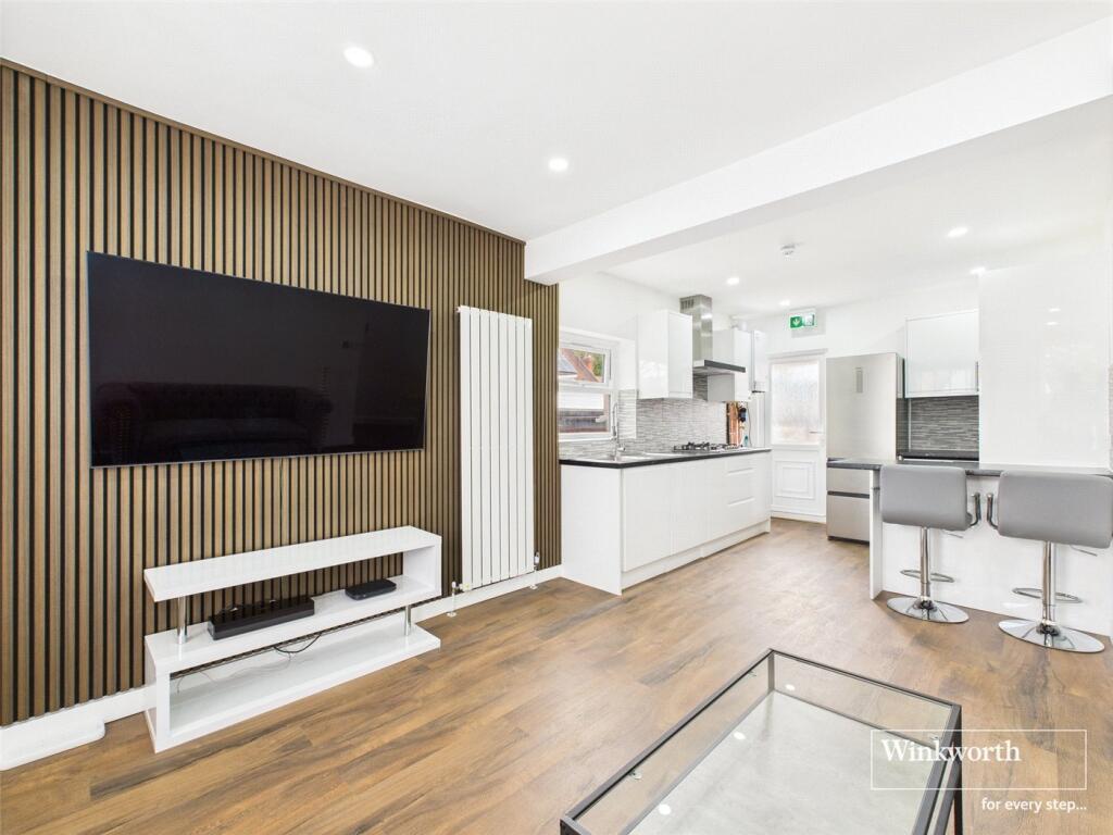 3 bed Apartment for rent in Woodley. From Winkworth - Reading